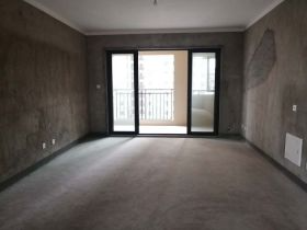华强城 3室2厅2卫 130m²