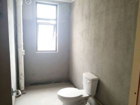 华强城 3室2厅2卫 130m&sup2;