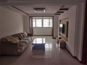 跃龙小苑 5室3厅2卫 166m²