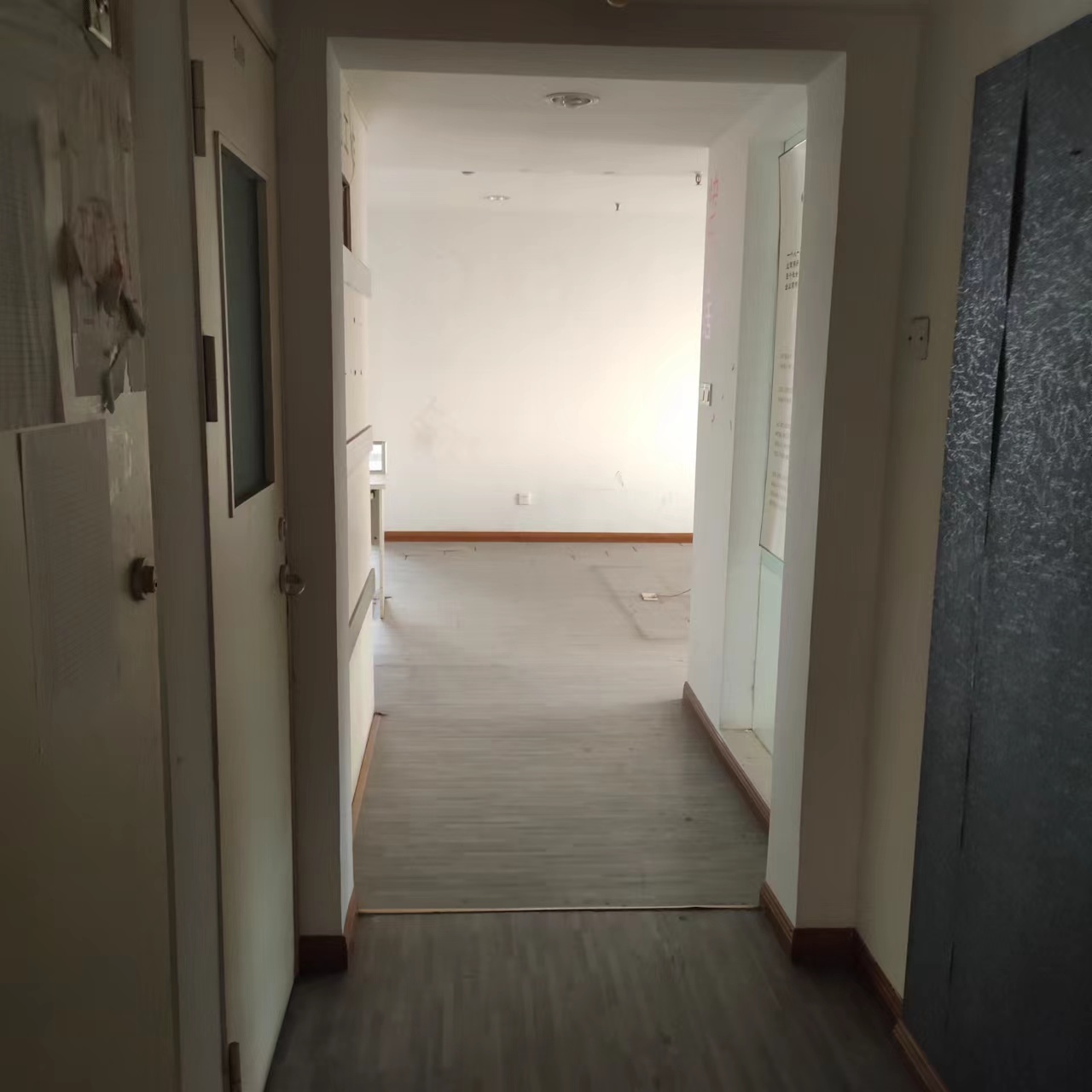 华辰大厦 3室1厅1卫 150m&sup2;