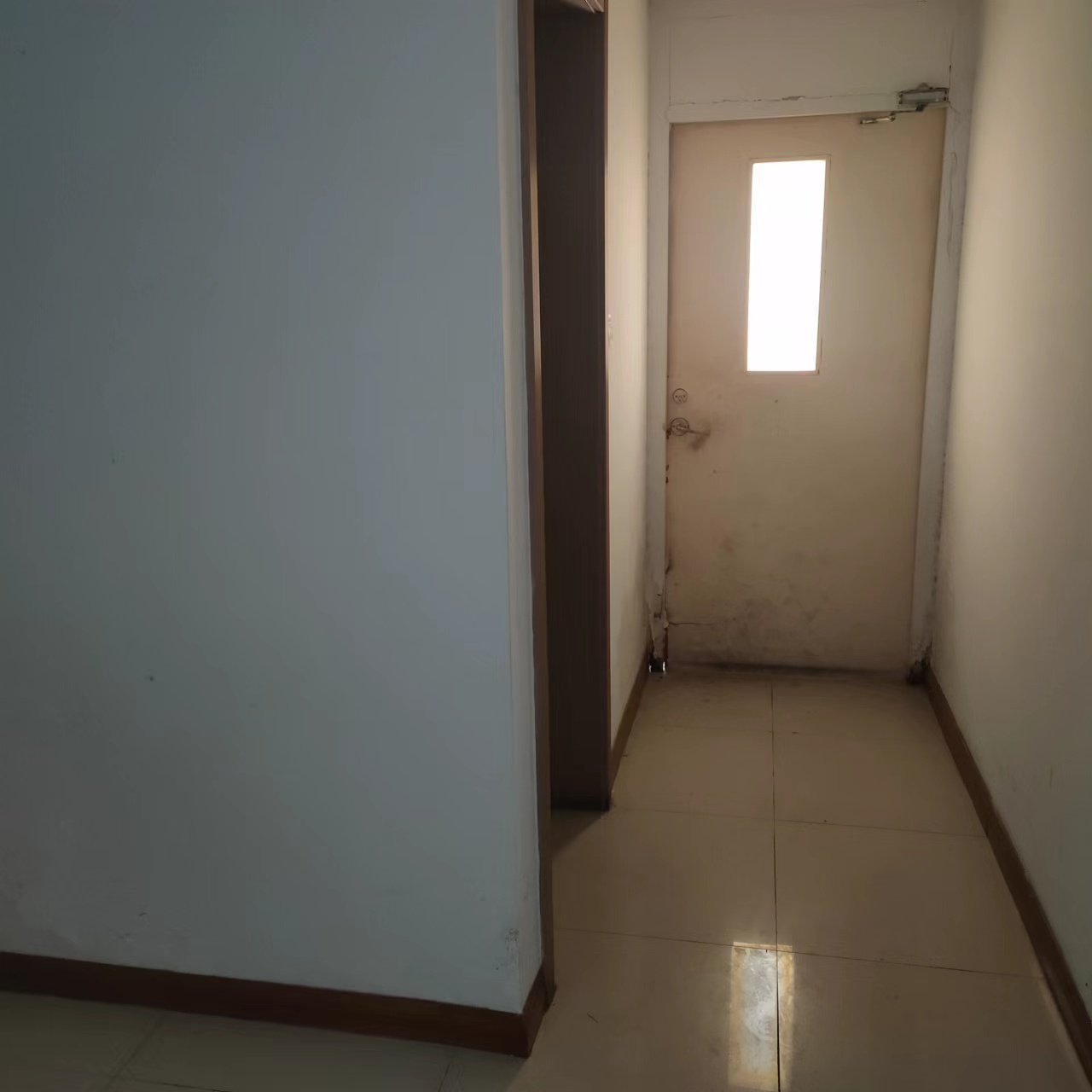 华辰大厦 3室1厅1卫 150m&sup2;