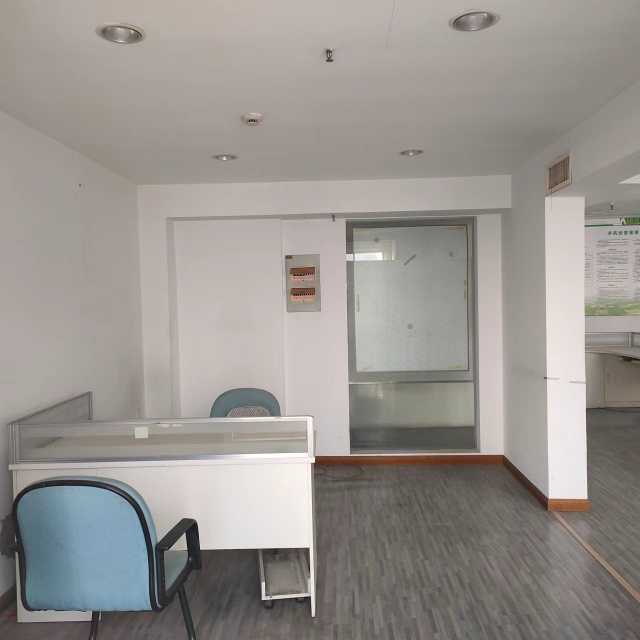 华辰大厦 1室1厅1卫 150m&sup2;