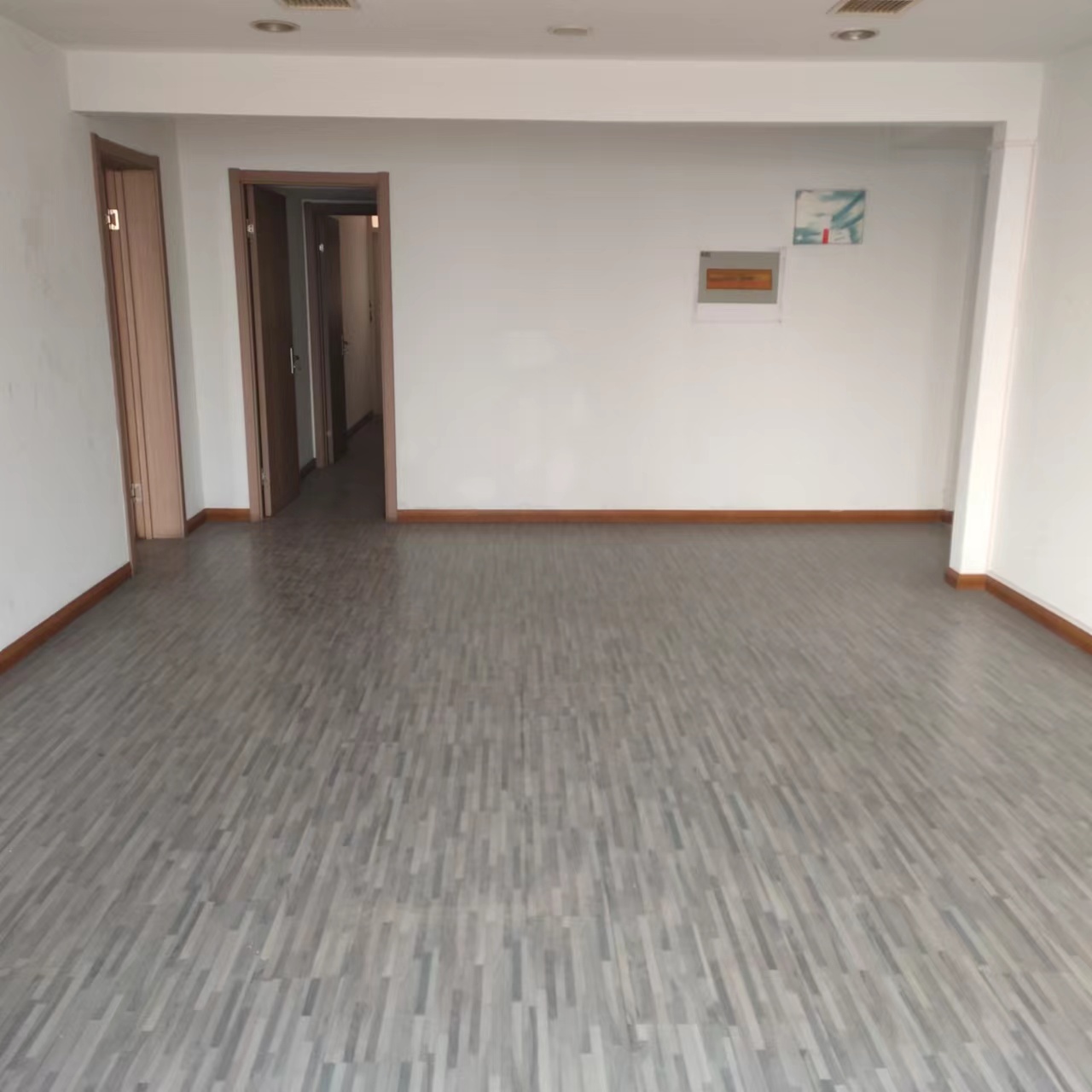 华辰大厦 3室1厅1卫 180m&sup2;