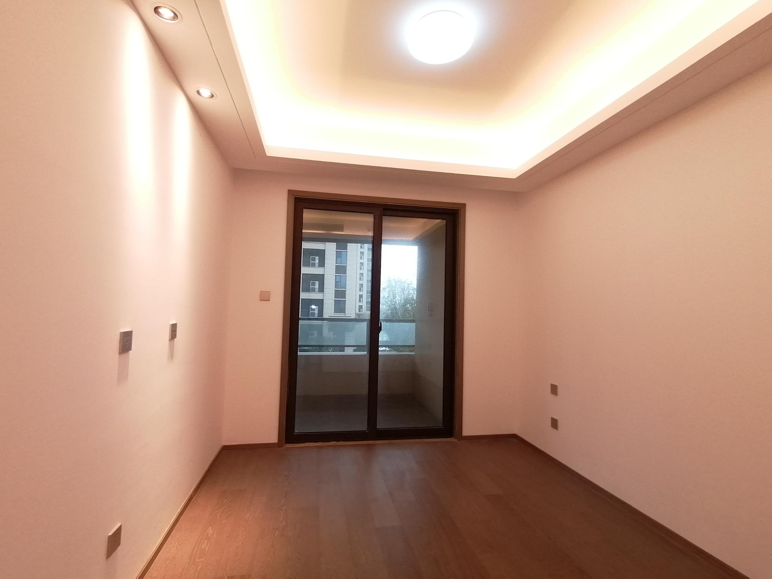 珑府 4室2厅2卫 142m&sup2;