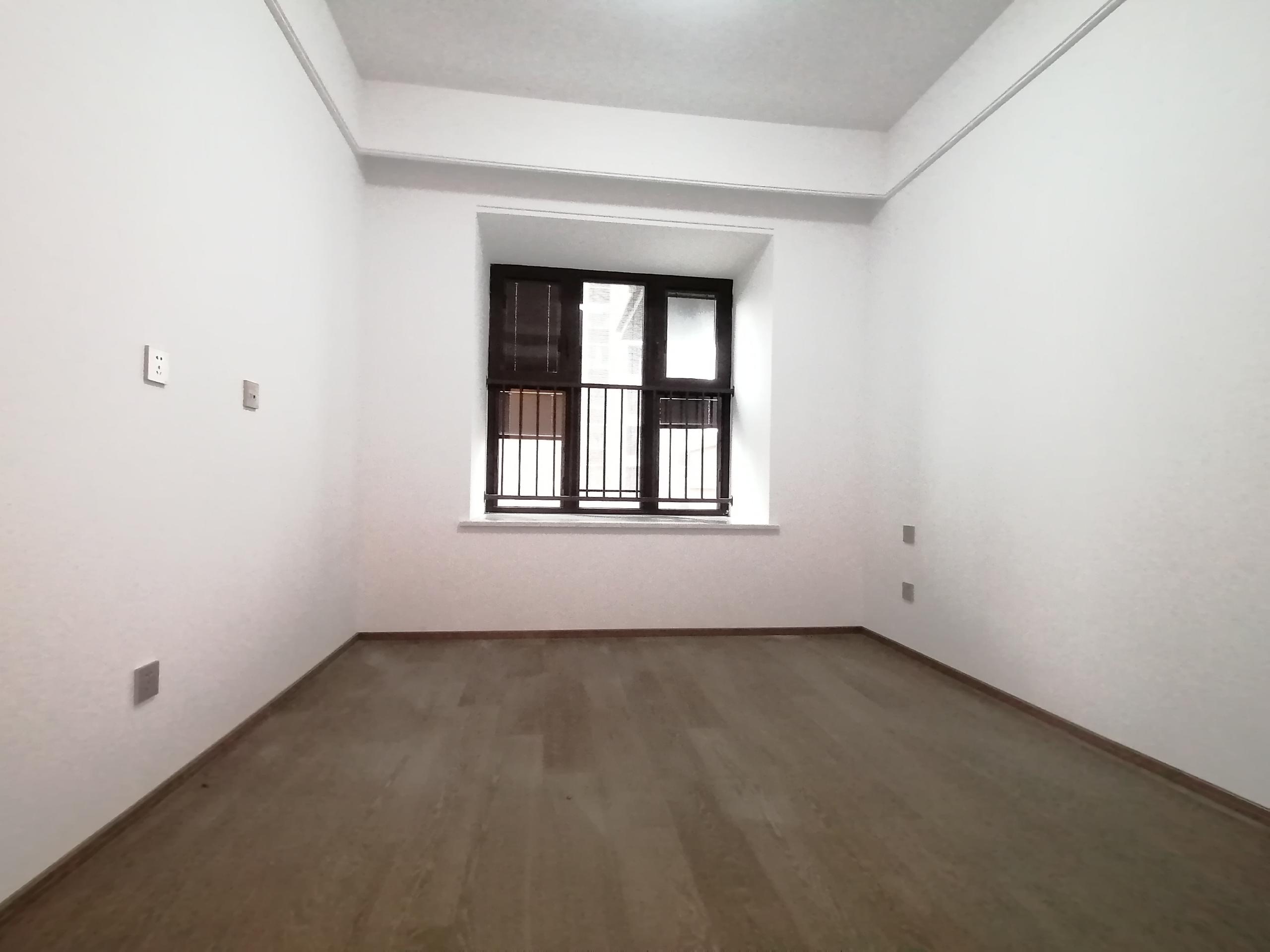 珑府 4室2厅2卫 142m&sup2;