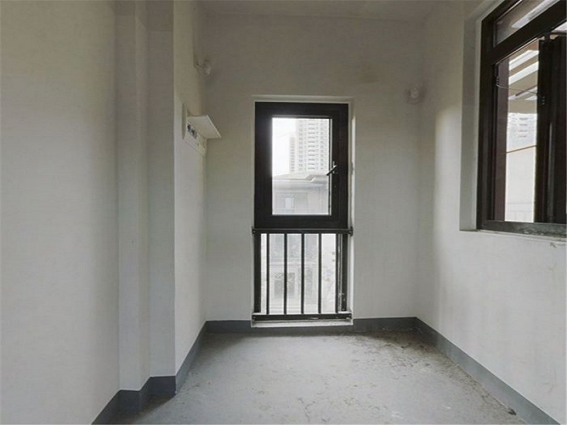 绿地新里城 4室2厅2卫 140.00m&sup2;