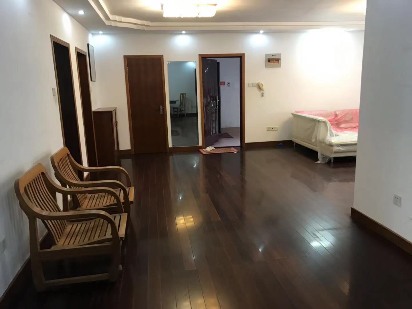 健康公寓 3室2厅1卫 132m&sup2;