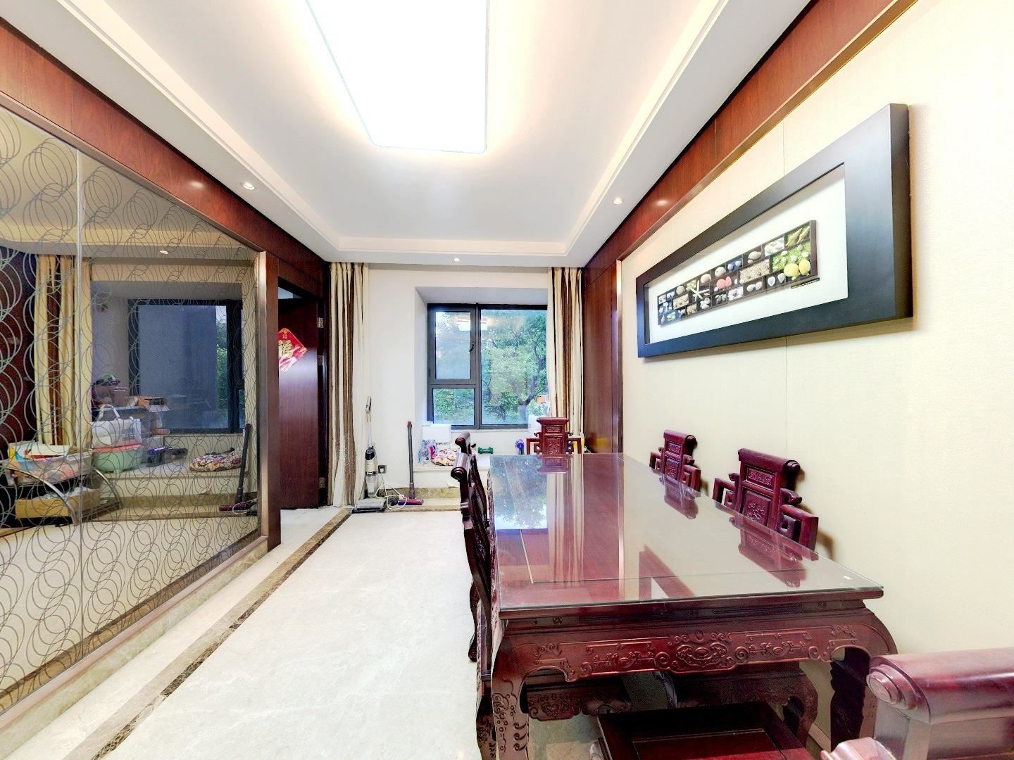 圆融广场公馆 3室2厅2卫 143.9m&sup2;