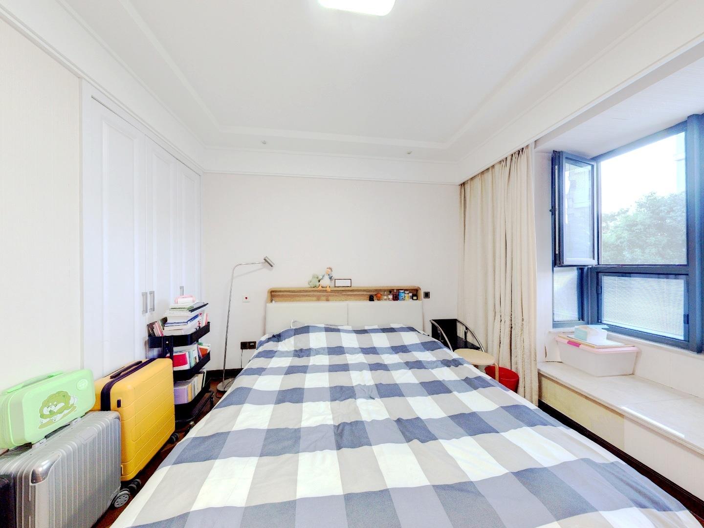 圆融广场公馆 3室2厅2卫 143.9m&sup2;