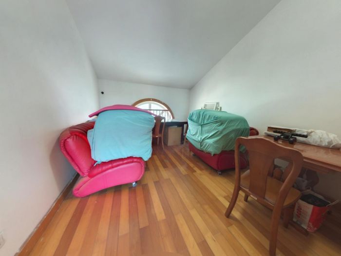 教育新村 5室2厅3卫 218m&sup2;
