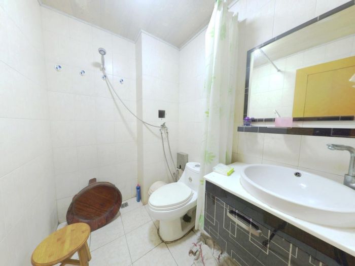 教育新村 5室2厅3卫 218m&sup2;