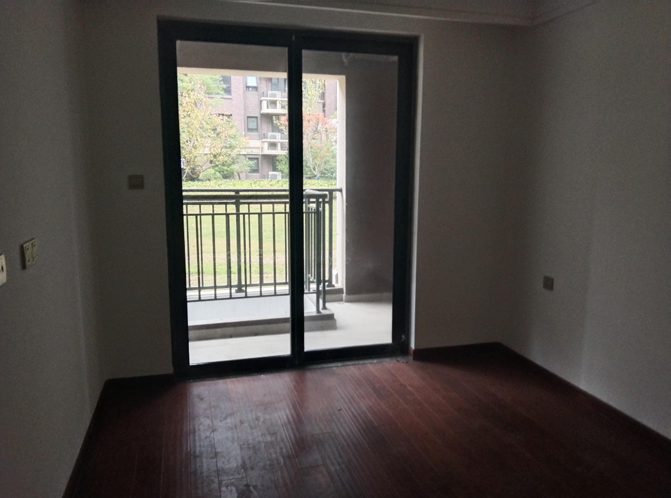 林肯公园 4室2厅2卫 125m&sup2;