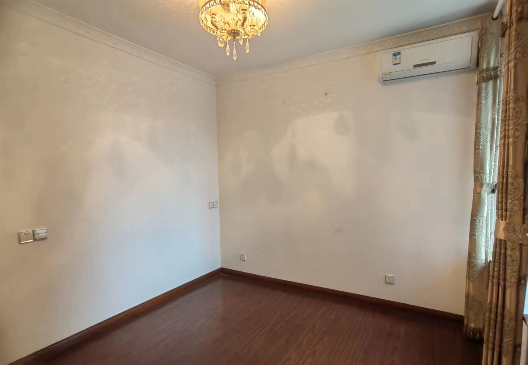 华强城 3室2厅2卫 126.00m&sup2;