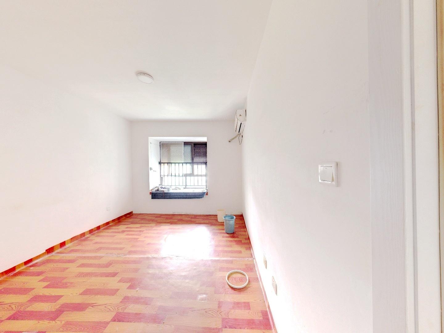 皇家花园北区 3室1厅1卫 118m&sup2;