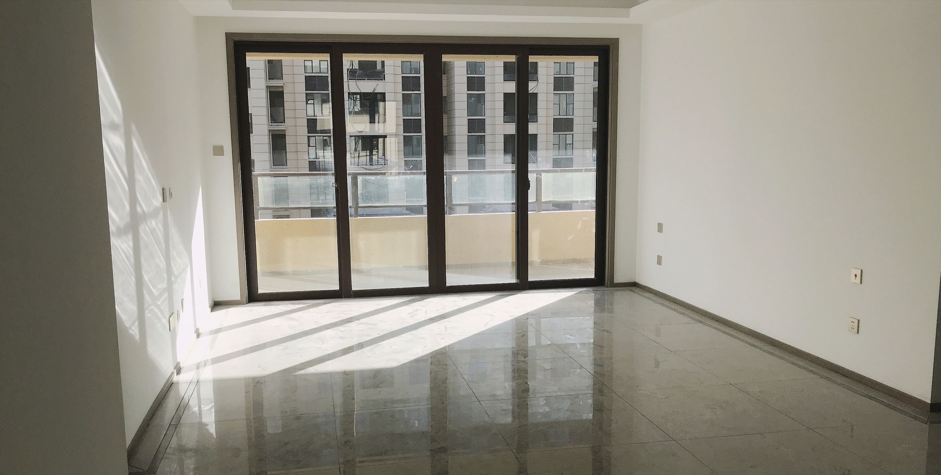 珑府 4室2厅2卫 144m&sup2;