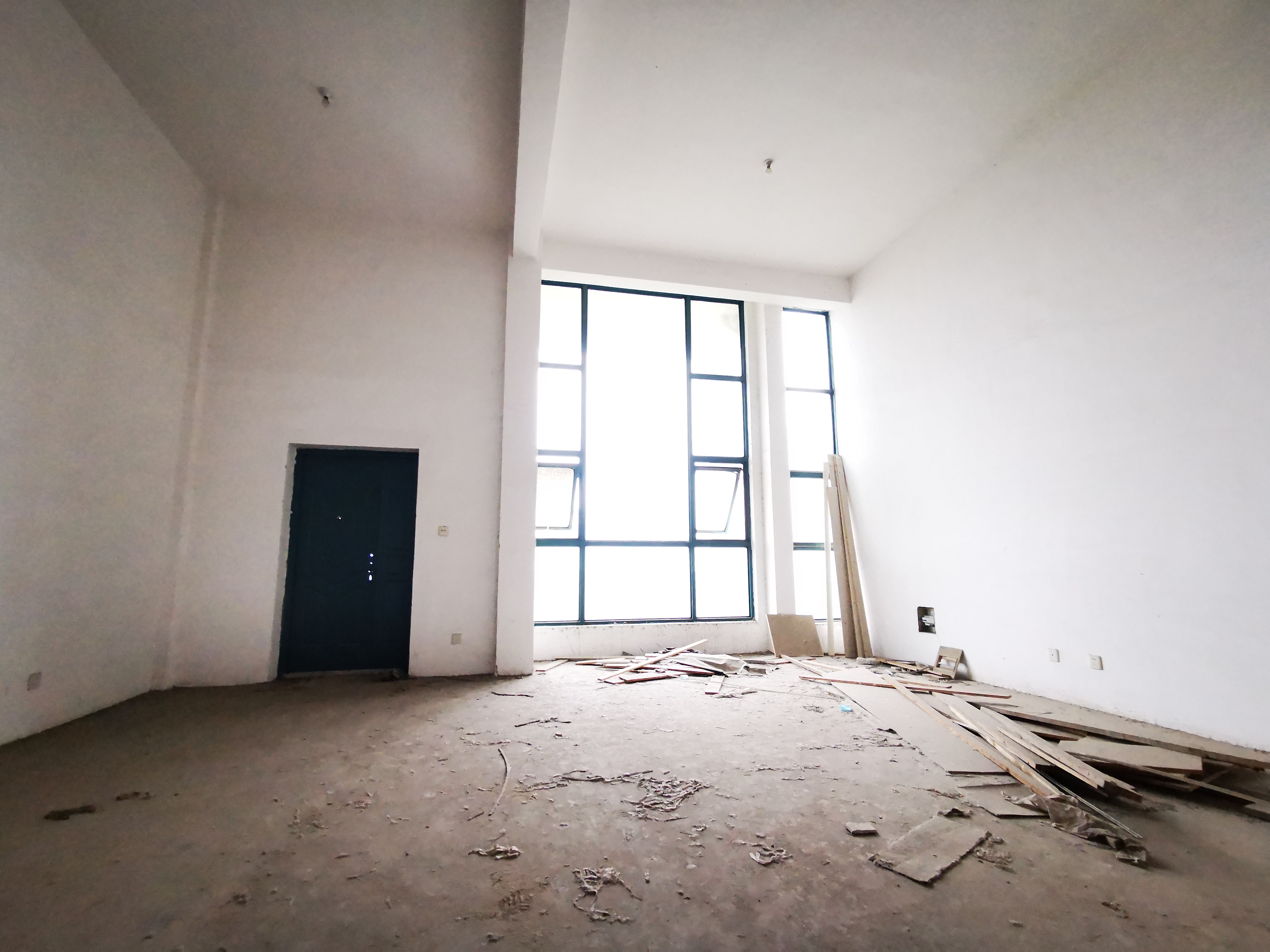 青青家园 5室2厅3卫 350m²