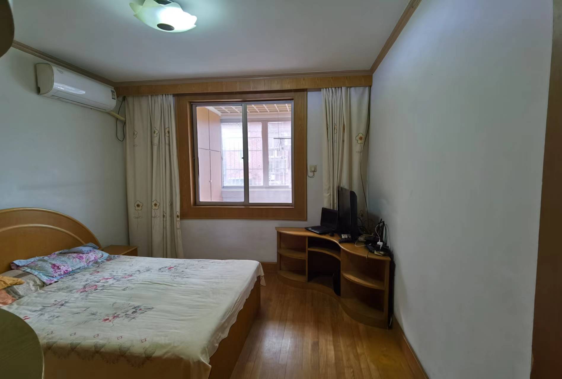 南川园新村 3室2厅1卫 120m&sup2;