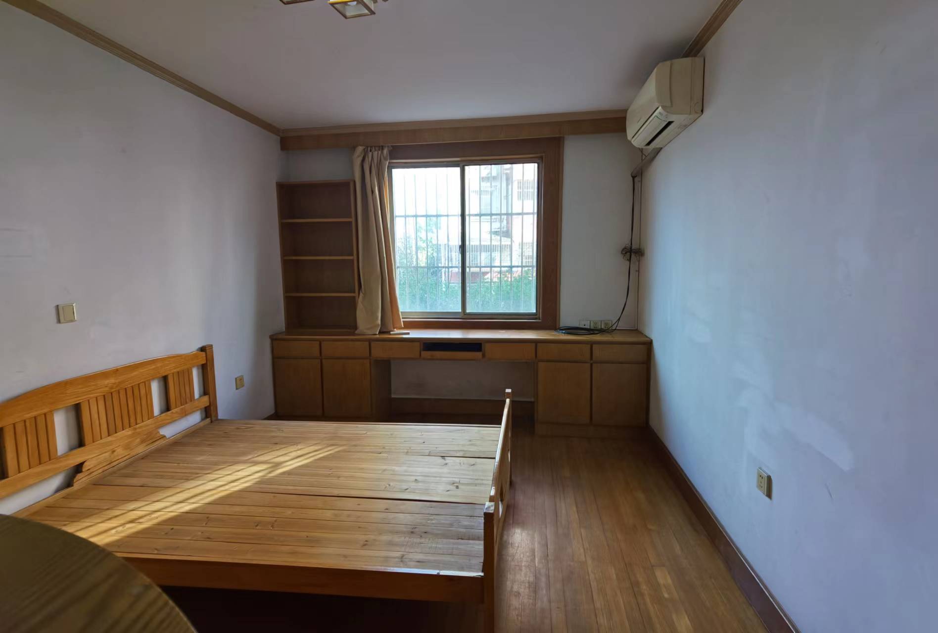 南川园新村 3室2厅1卫 120m&sup2;