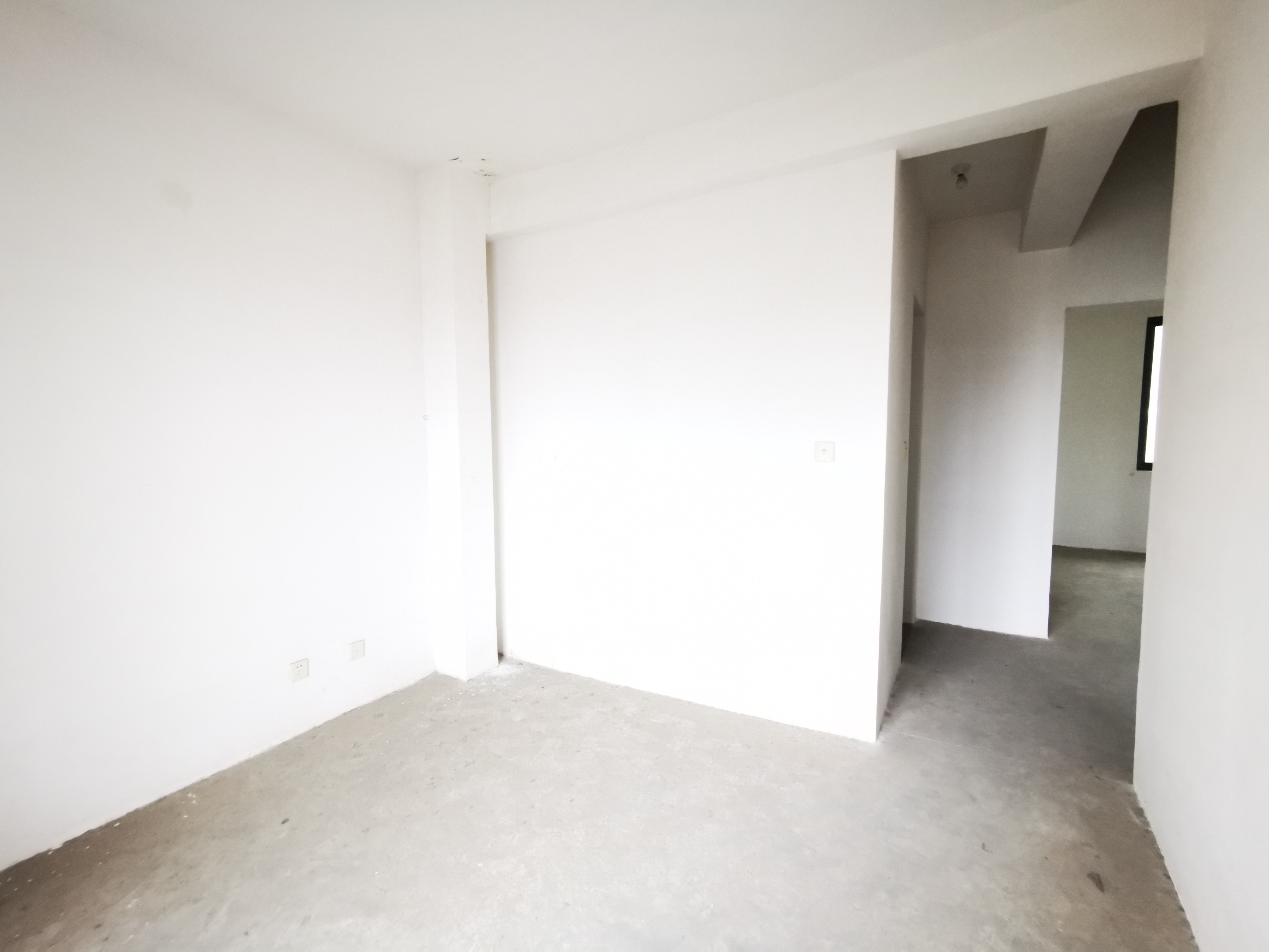 青青家园 4室3厅2卫 270m²