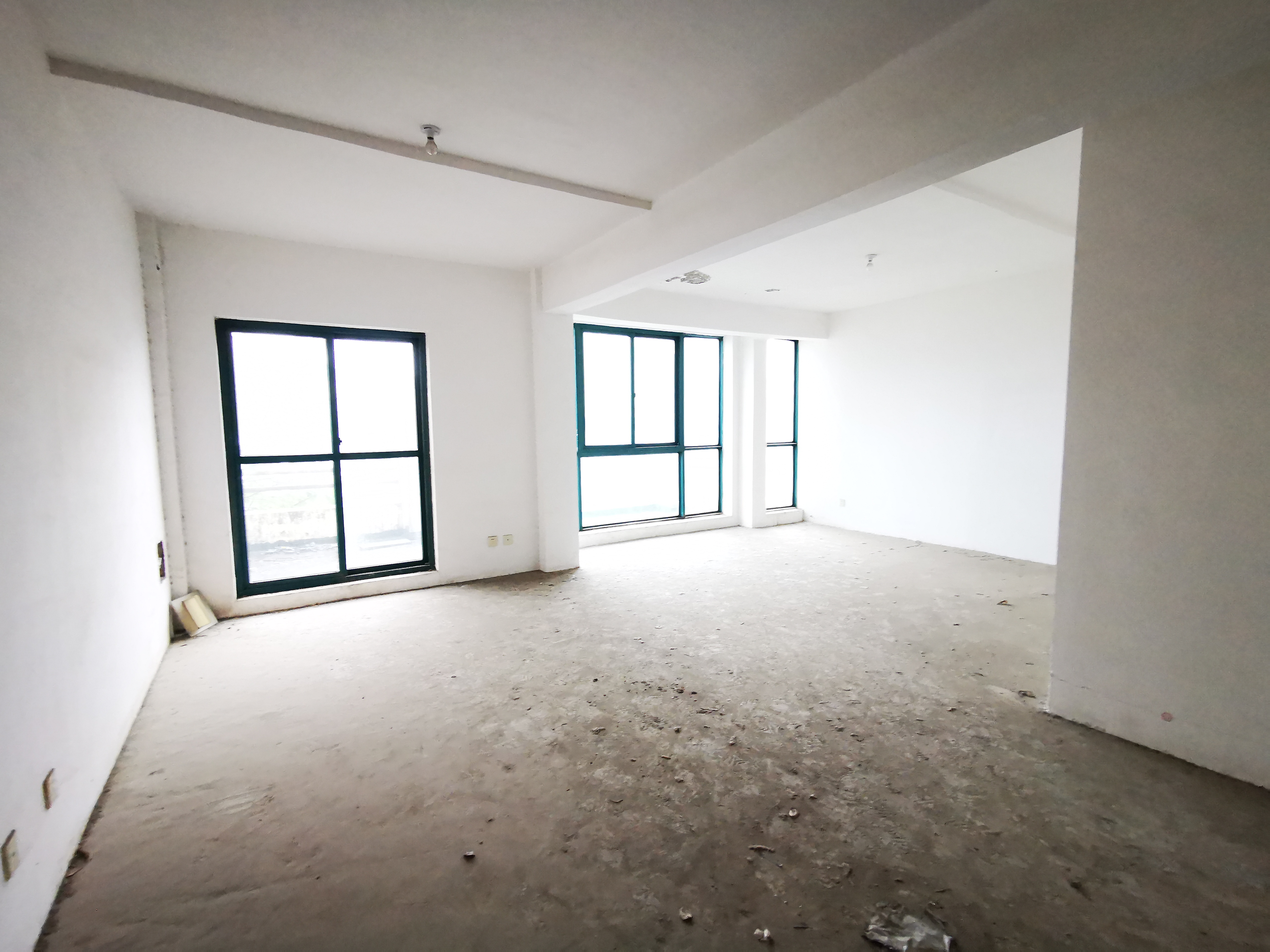 青青家园 4室3厅2卫 270m²