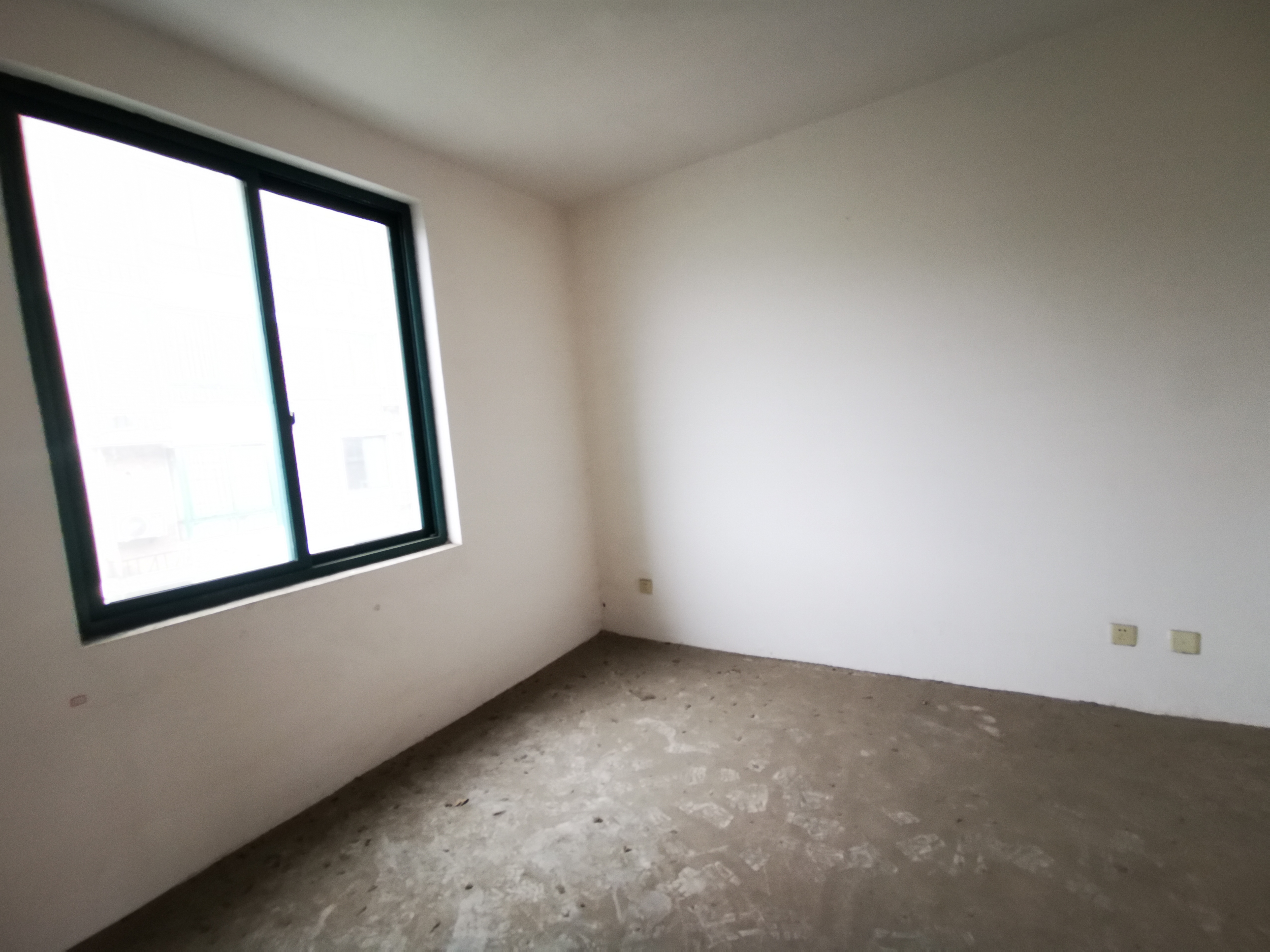 青青家园 4室3厅2卫 270m²