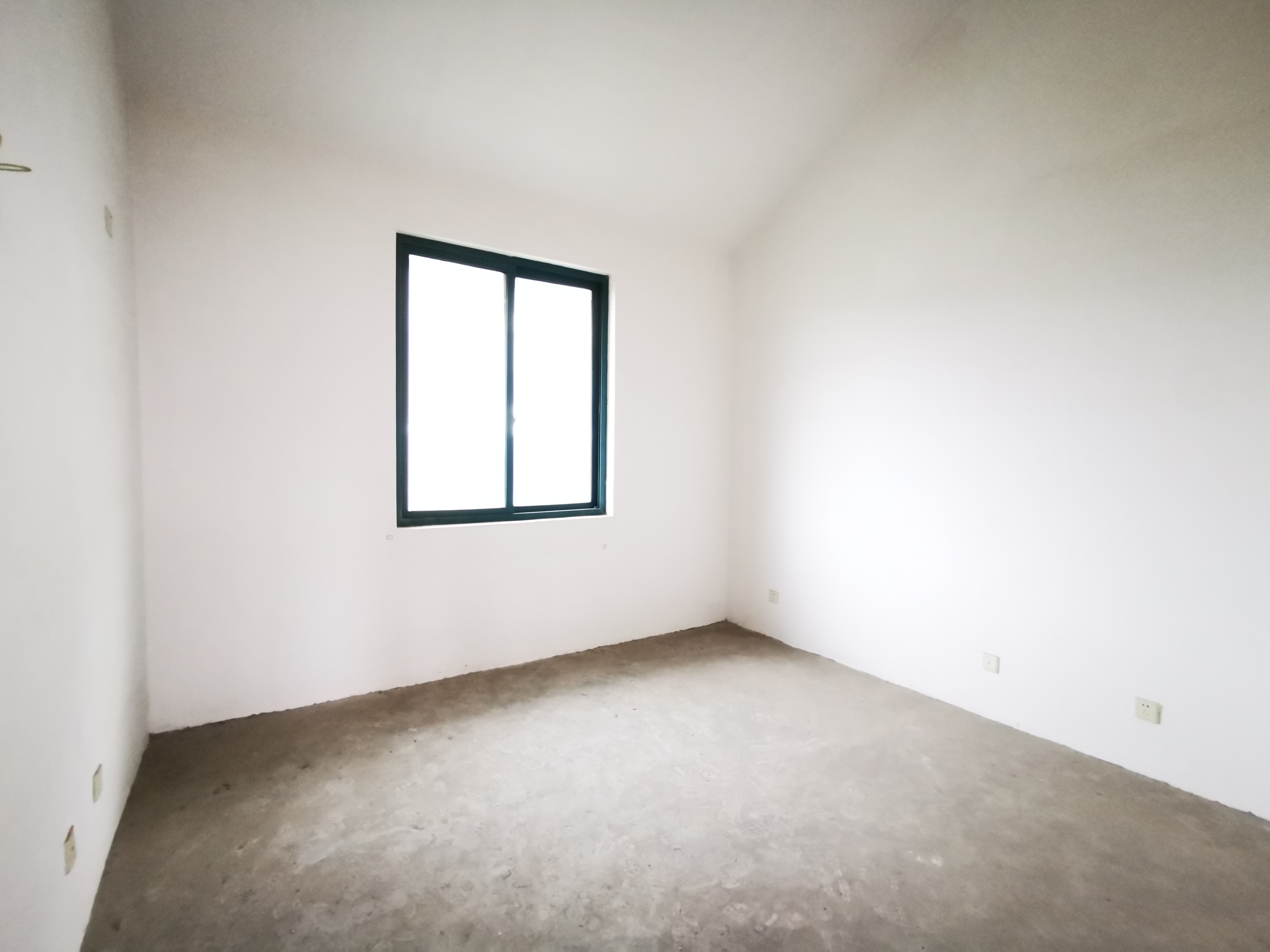 青青家园 4室3厅2卫 270m²