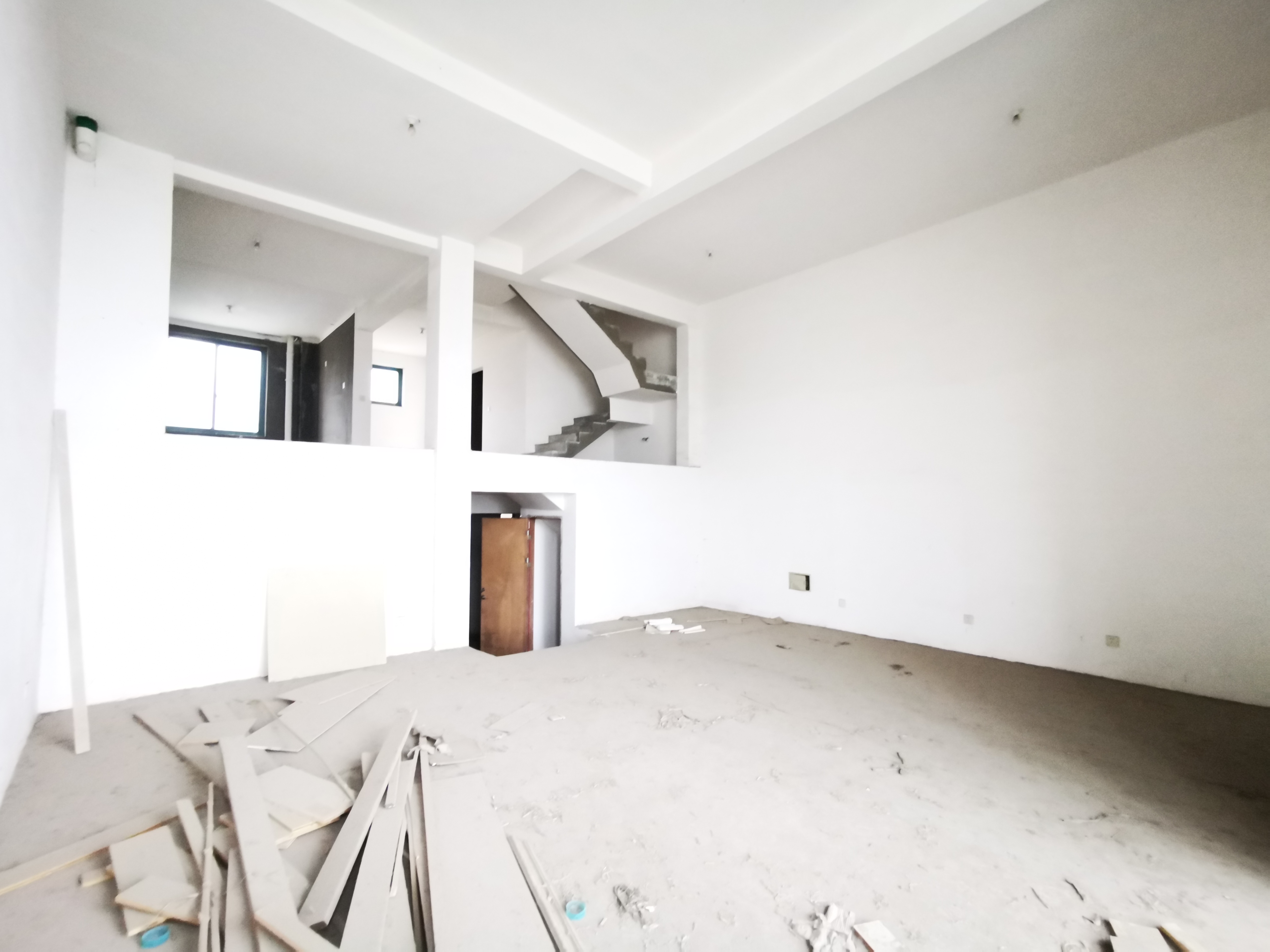 青青家园 4室3厅2卫 270m²