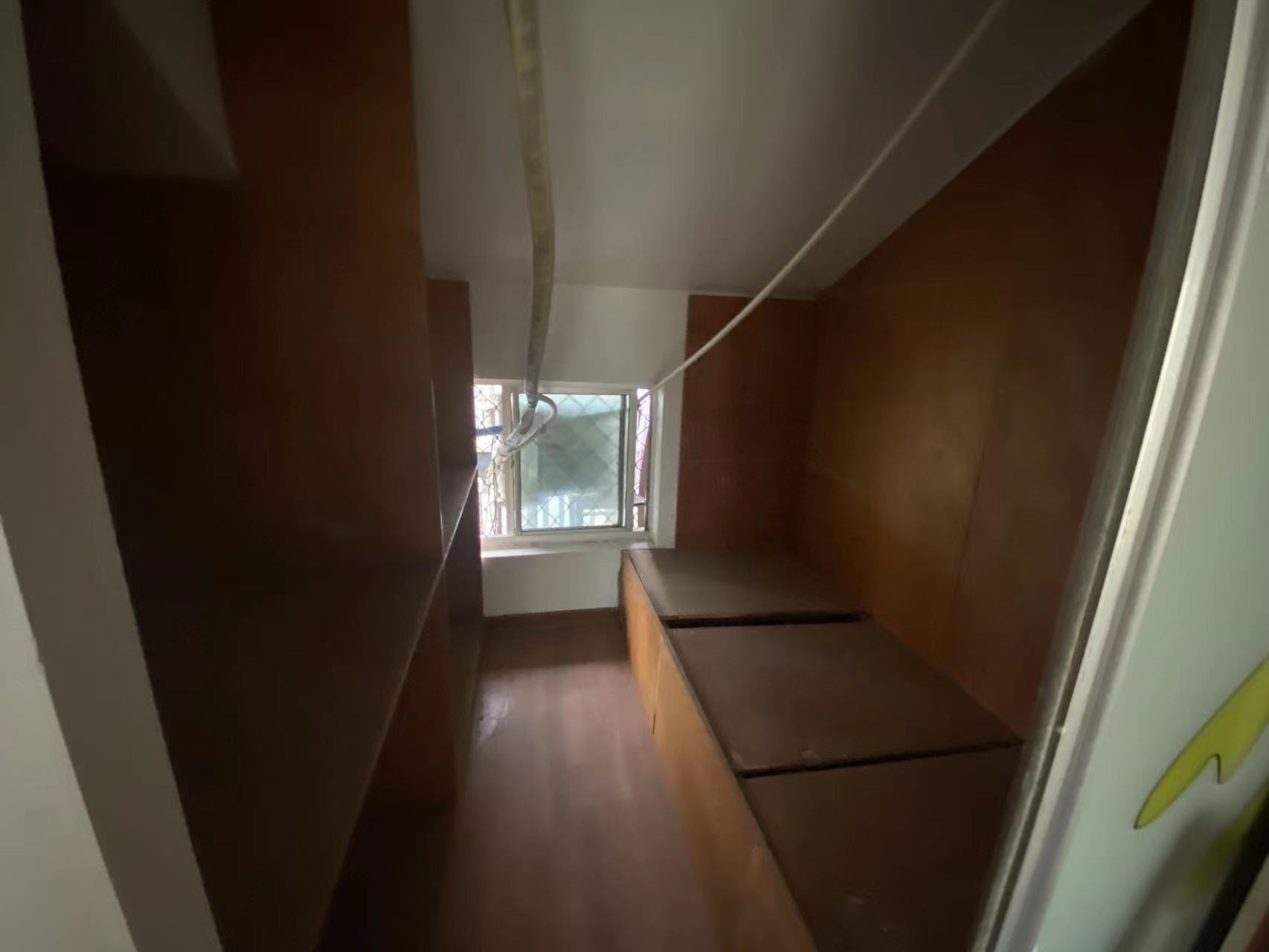 北濠桥东村 4室1厅2卫 140.00m&sup2;