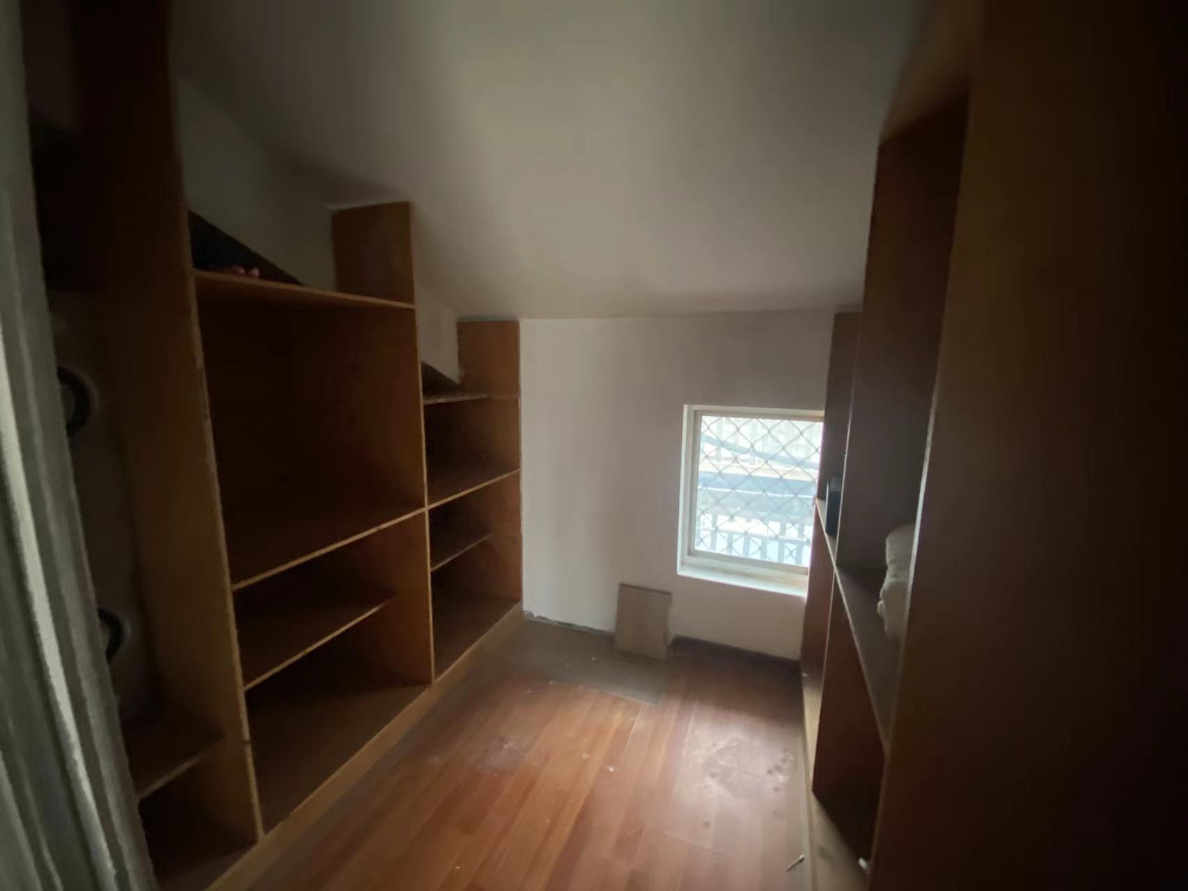 北濠桥东村 4室1厅2卫 140.00m&sup2;