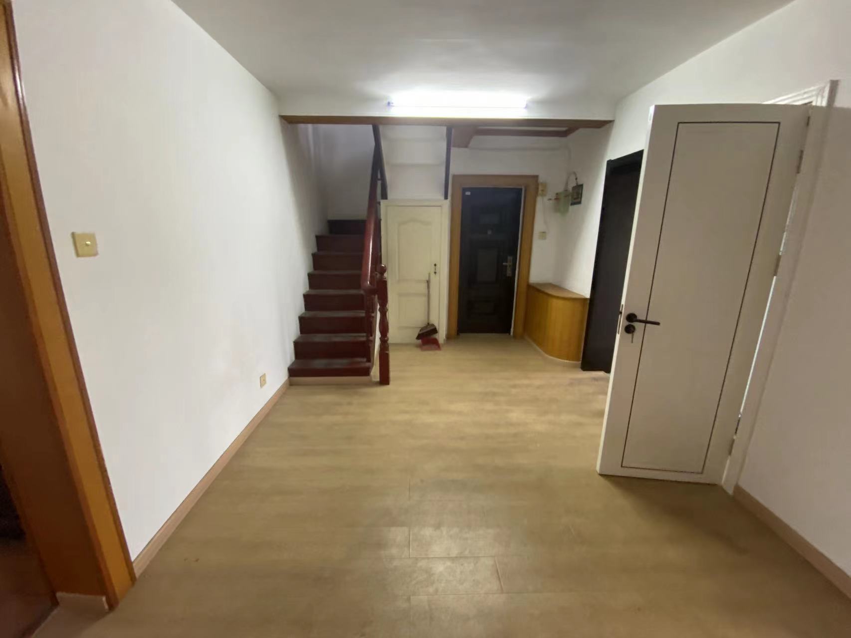 北濠桥东村 4室1厅2卫 140.00m&sup2;