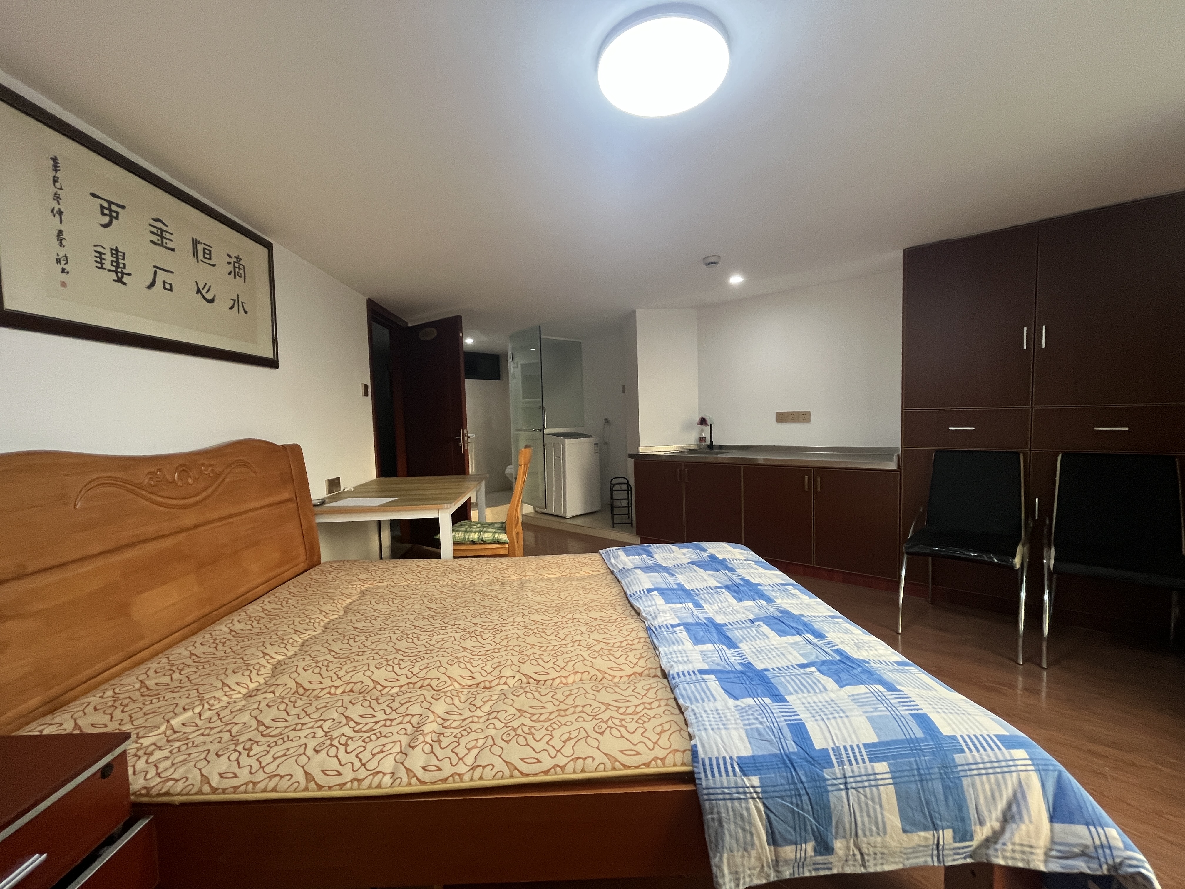 鸿运装饰城 1室1厅1卫 30m&sup2;