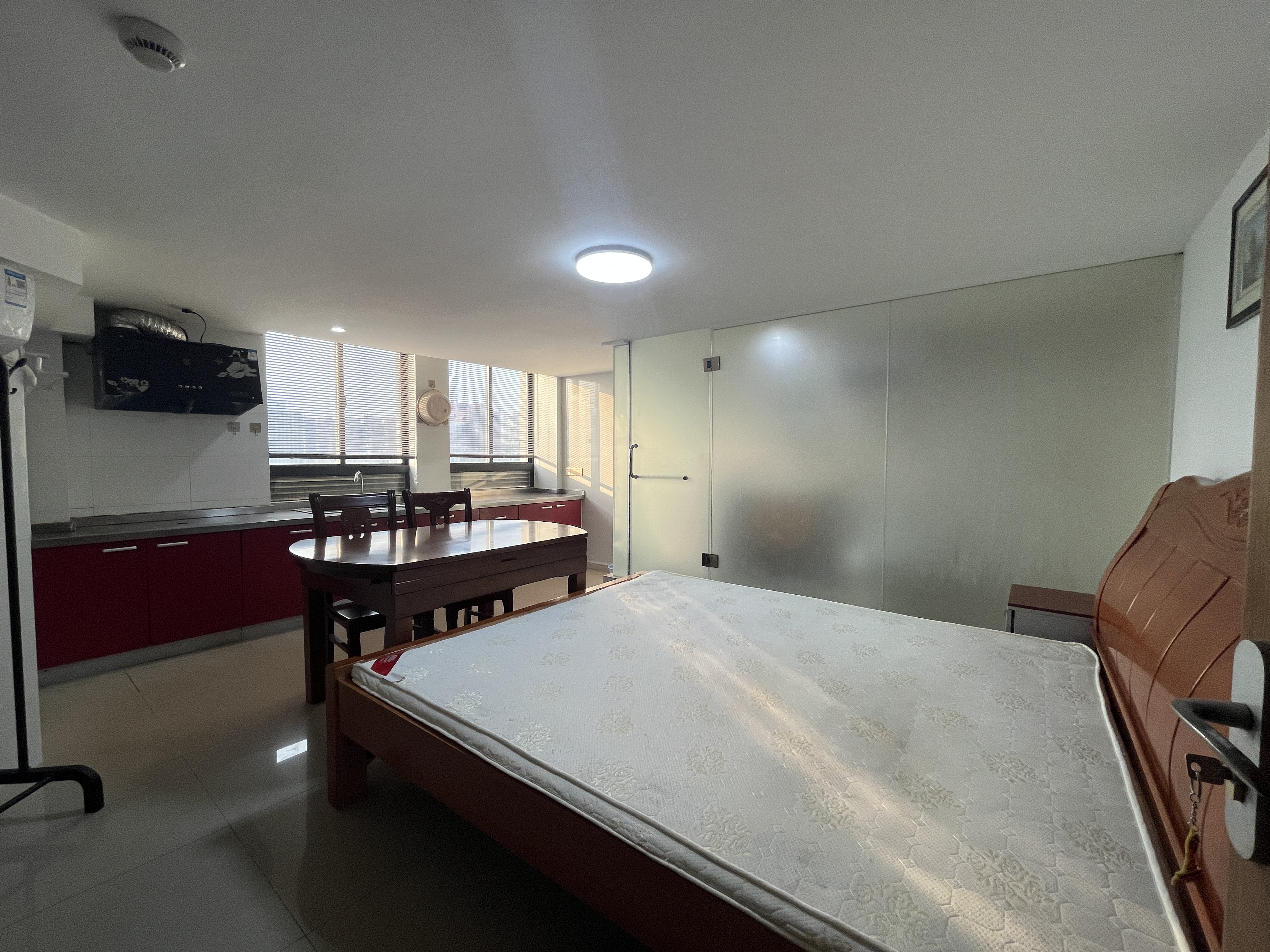 鸿运装饰城 1室1厅1卫 30m²