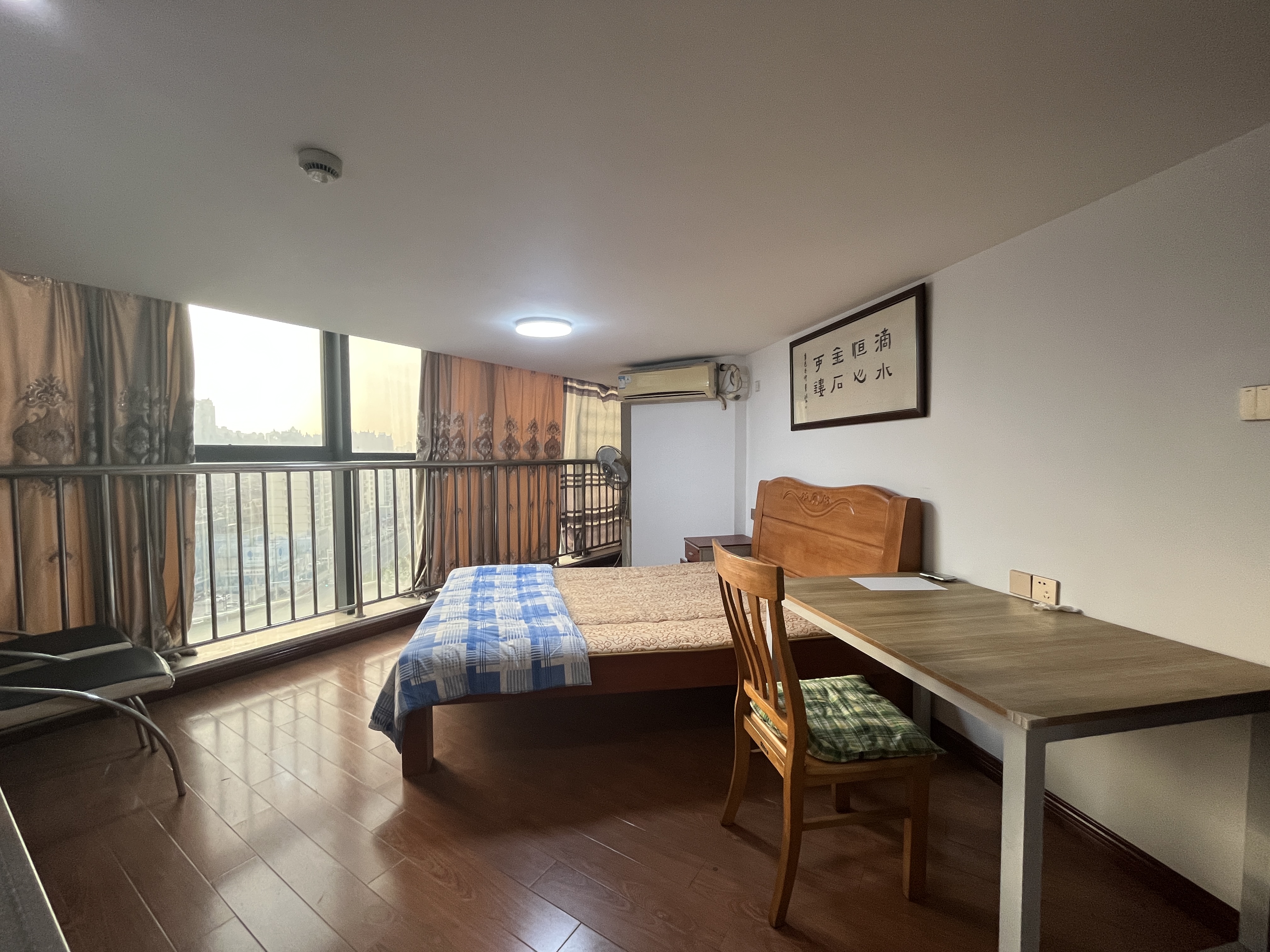 鸿运装饰城 1室1厅1卫 30m&sup2;
