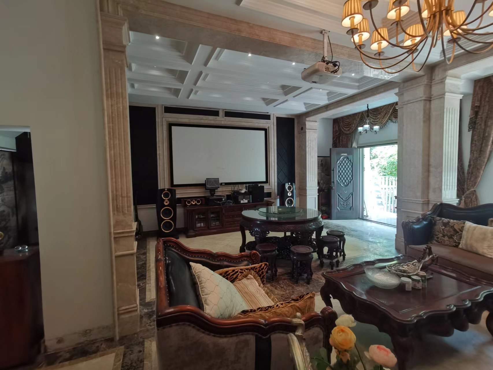 星湖花园 4室3厅5卫 278m&sup2;
