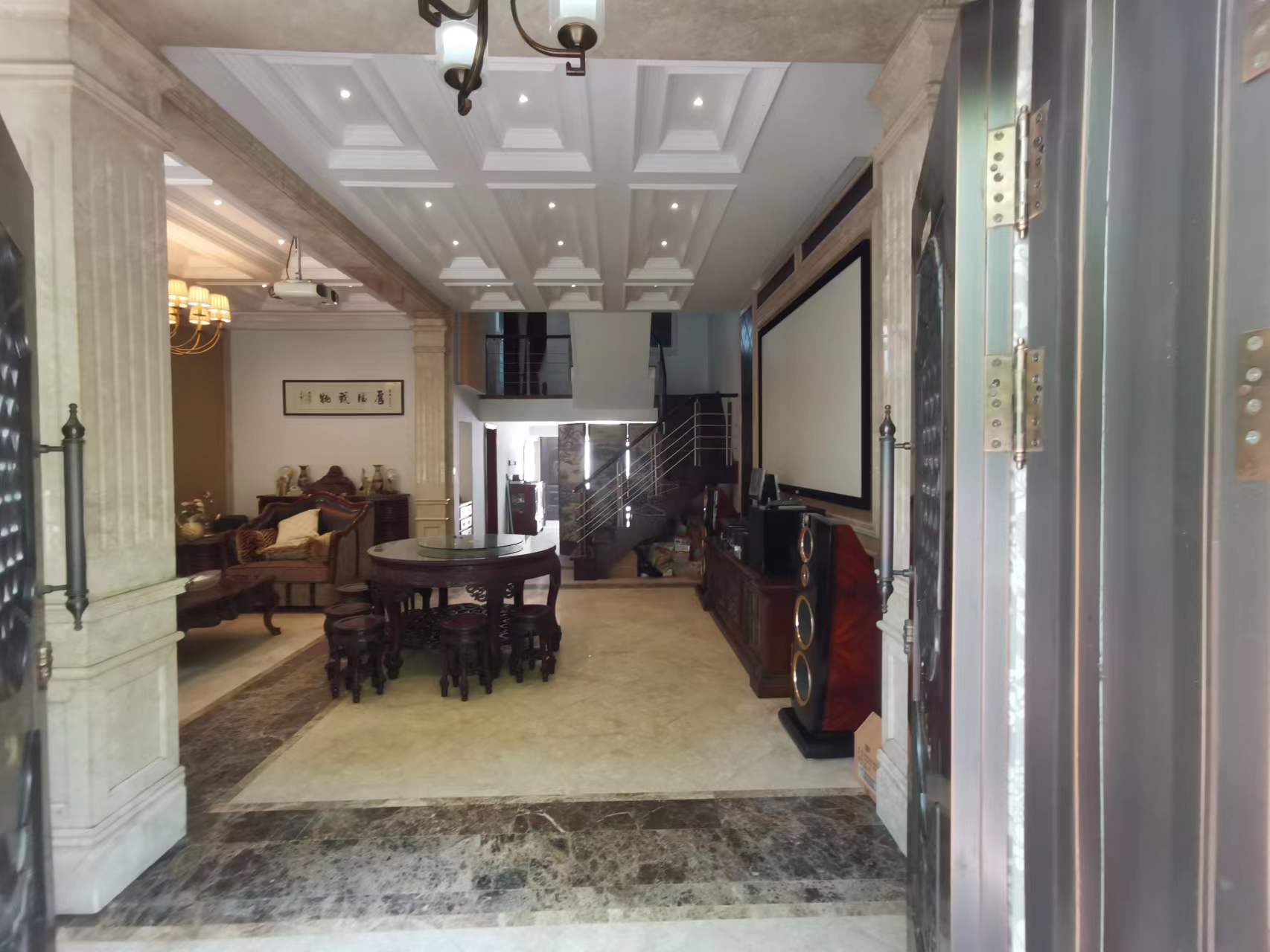 星湖花园 4室3厅5卫 278m&sup2;