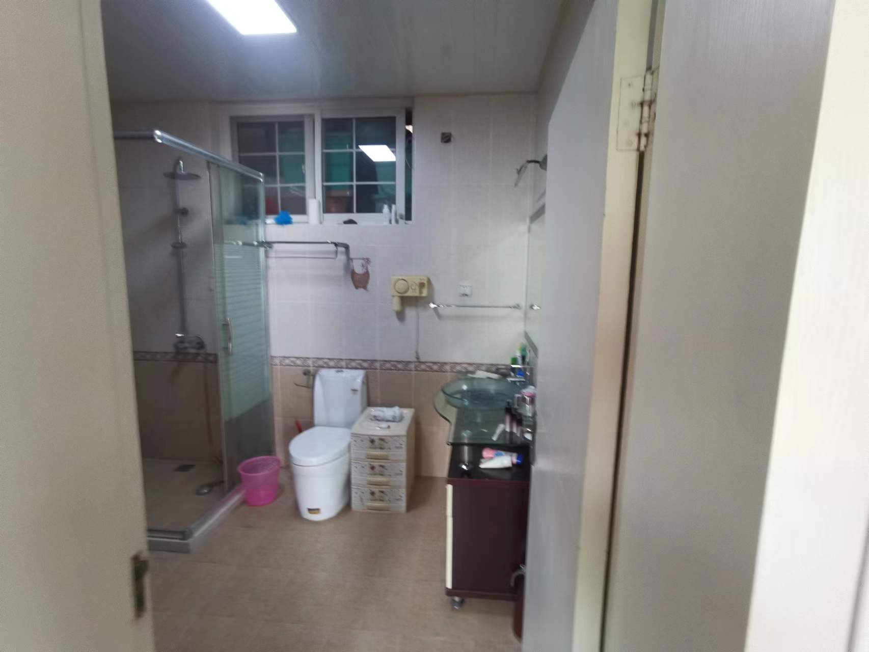 星湖花园 4室3厅5卫 278m&sup2;