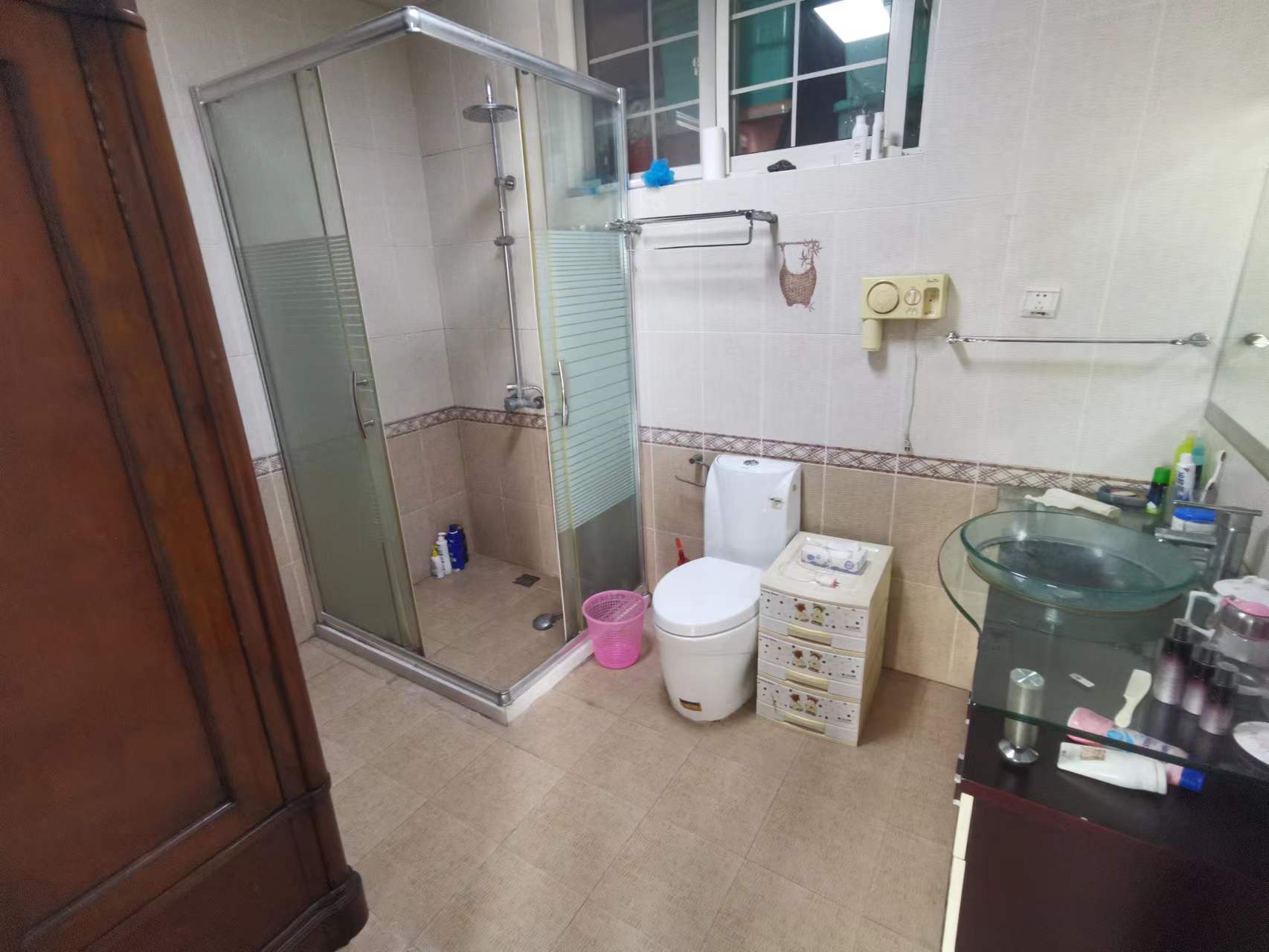 星湖花园 4室3厅5卫 278m&sup2;