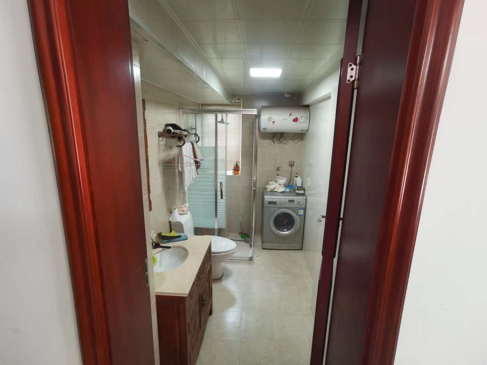 星湖花园 4室3厅5卫 278m&sup2;