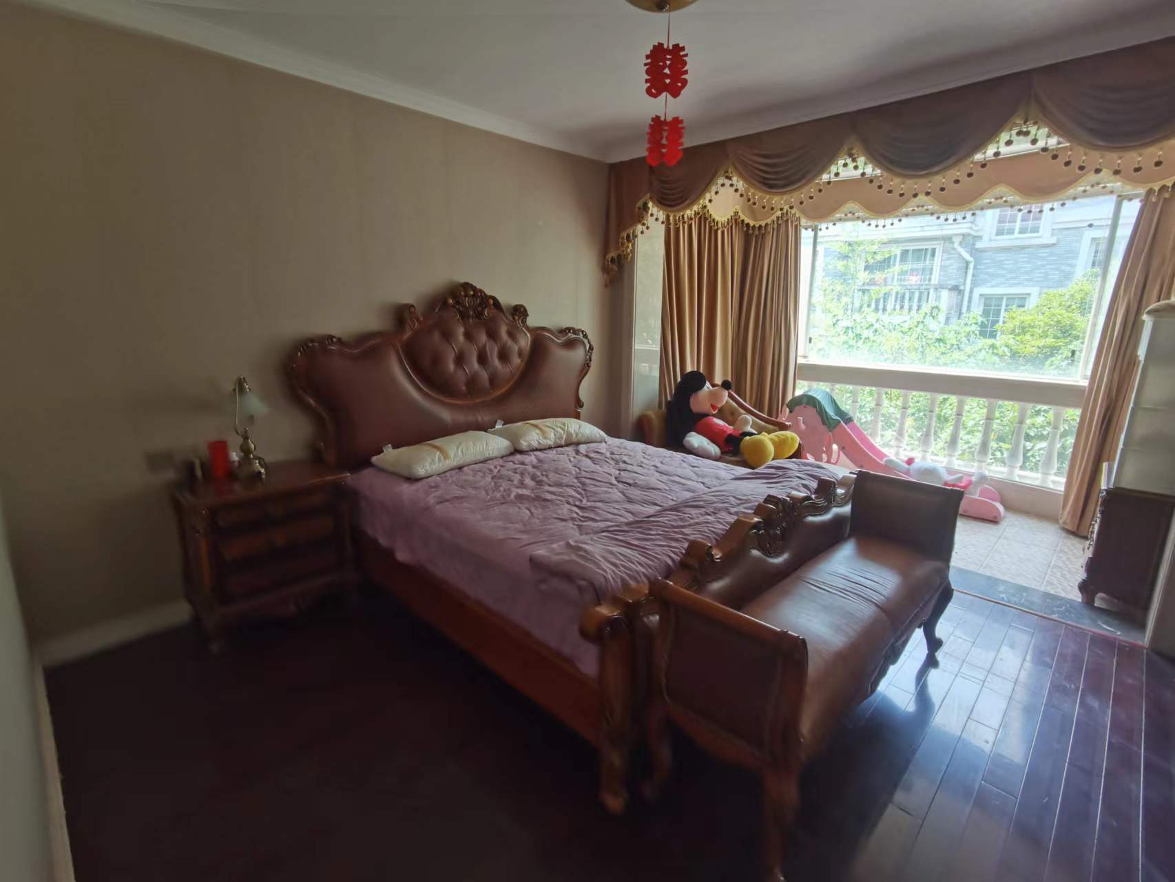 星湖花园 4室3厅5卫 278m&sup2;