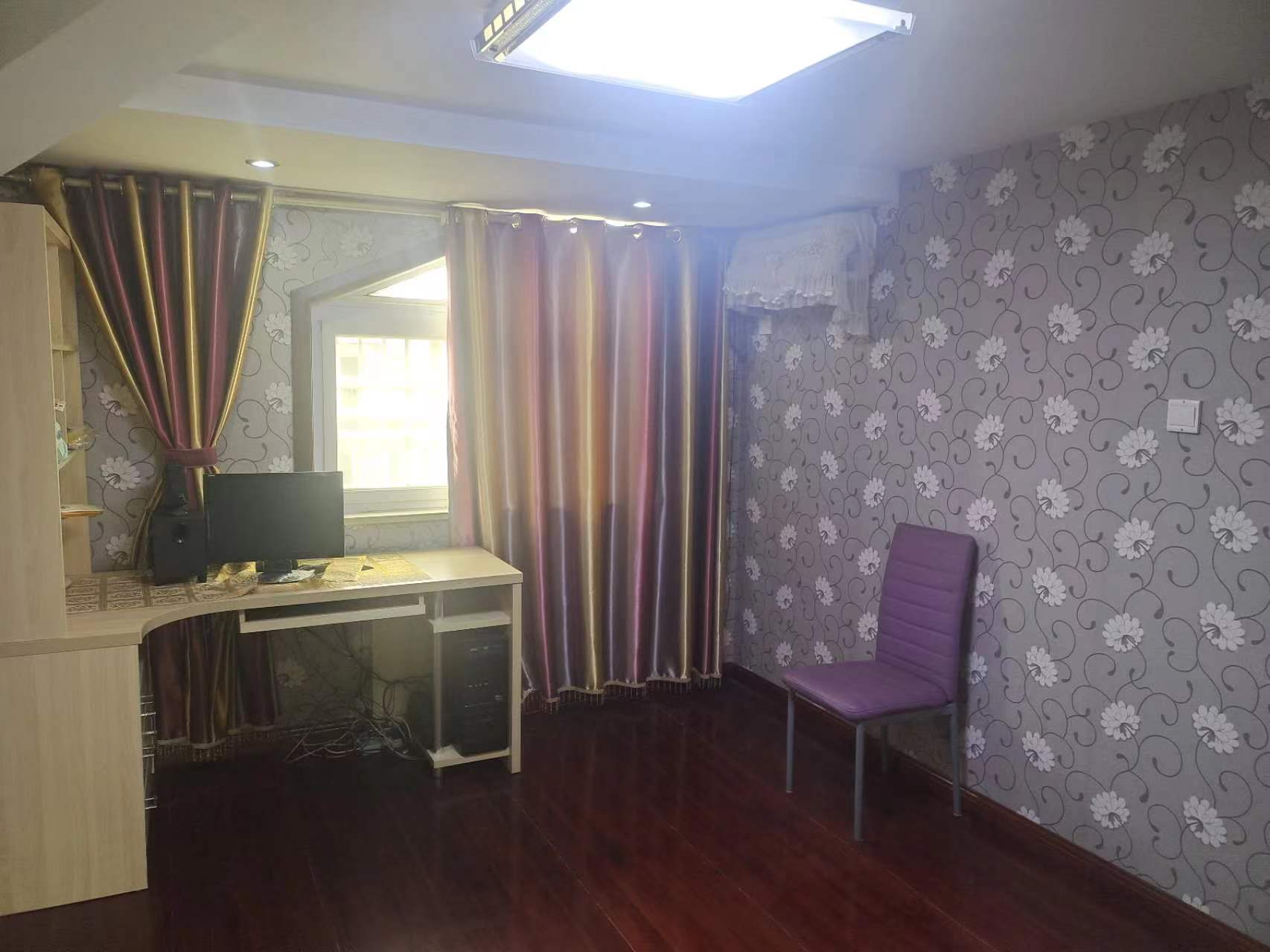 百花军宅苑 4室2厅2卫 80m²