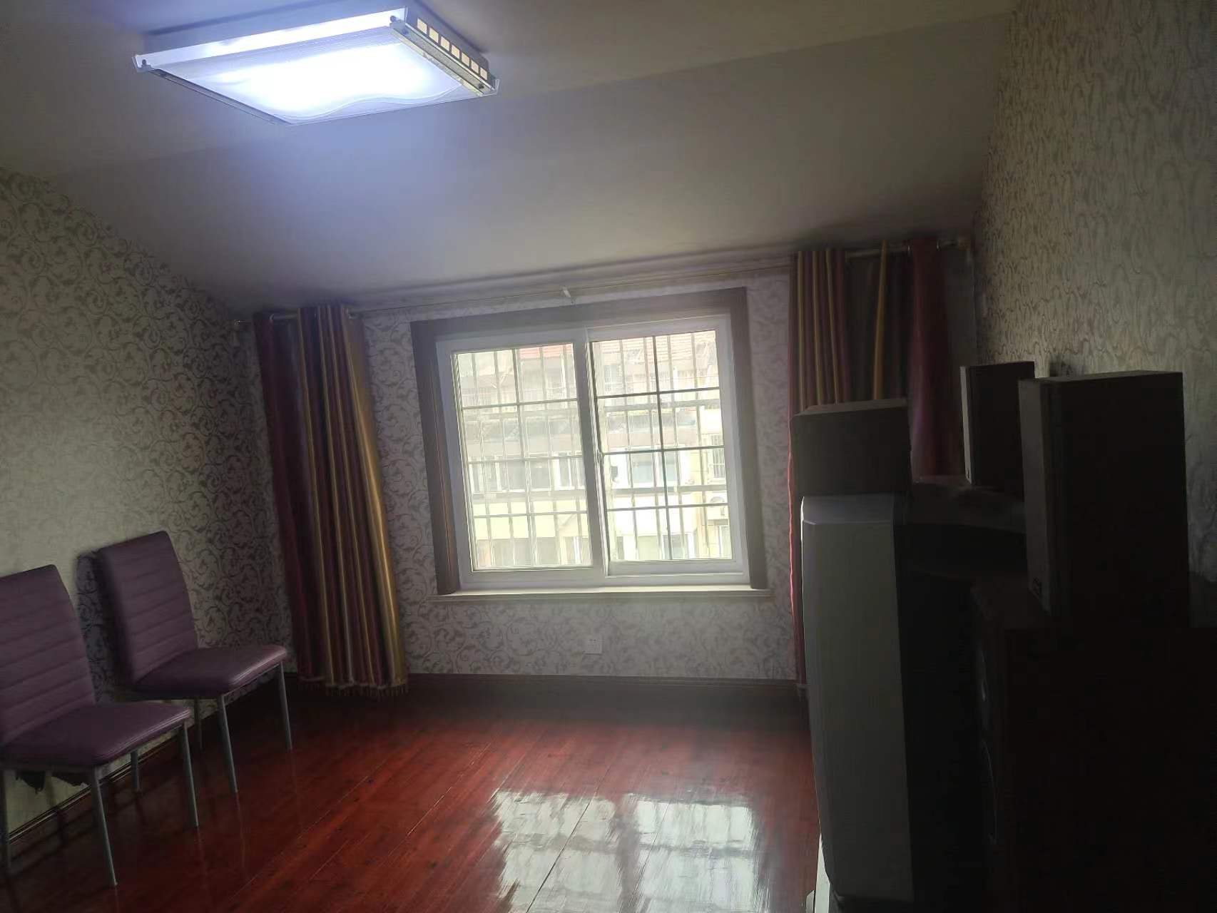 百花军宅苑 4室2厅2卫 80m²