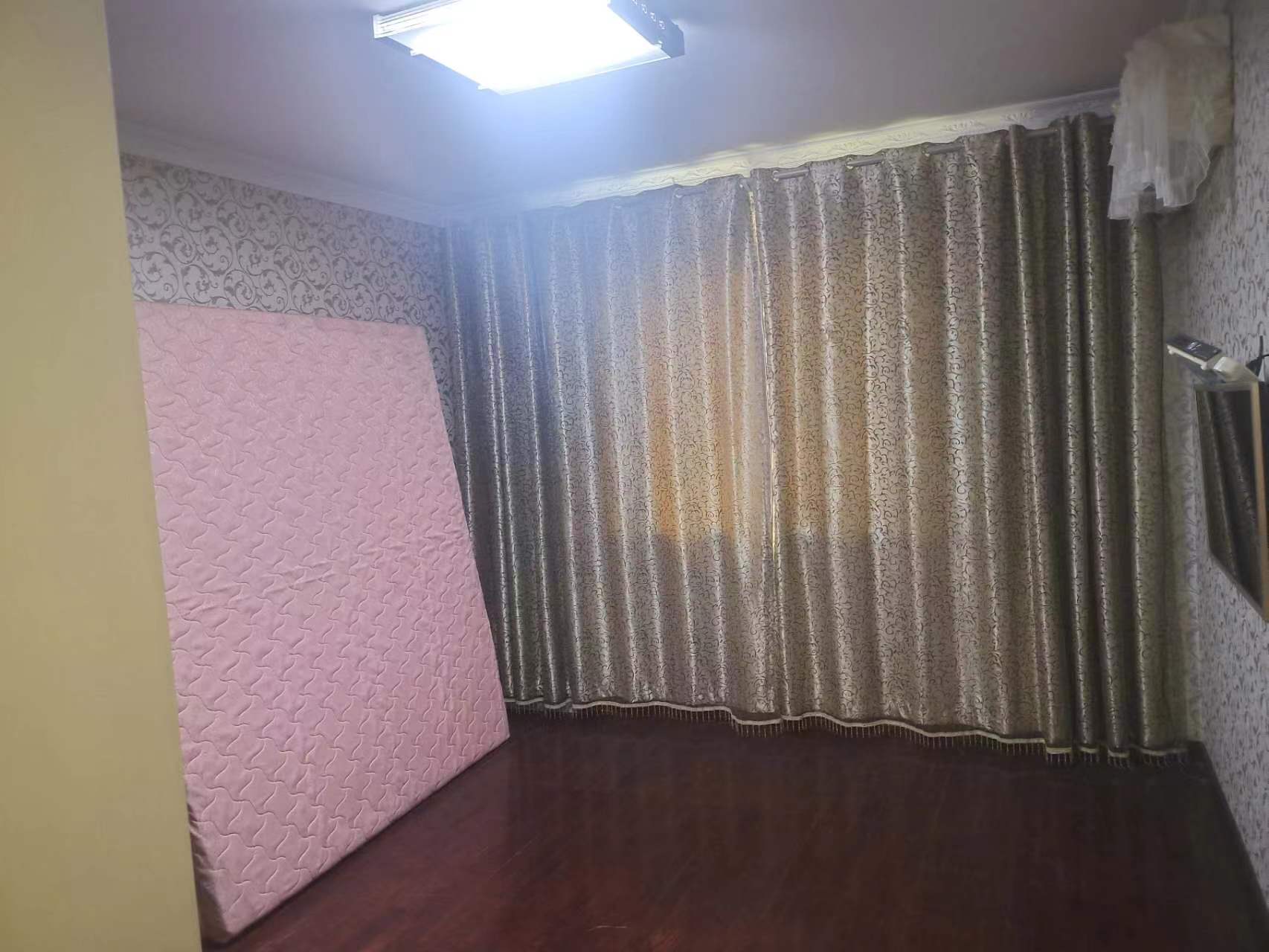百花军宅苑 4室2厅2卫 80m&sup2;