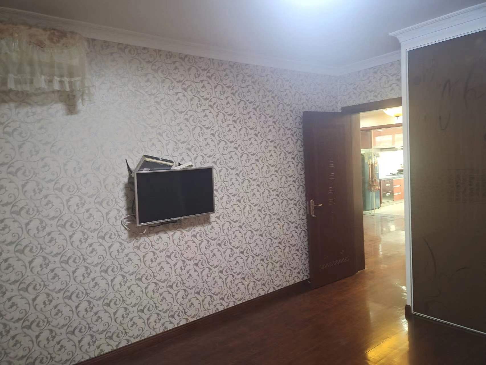 百花军宅苑 4室2厅2卫 80m&sup2;