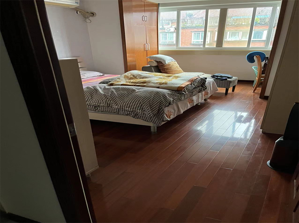南川园小区 5室2厅2卫 135m&sup2;