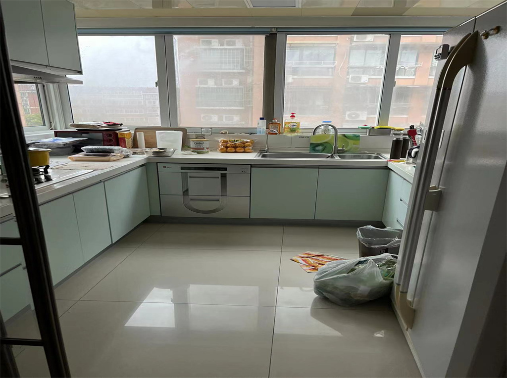 南川园小区 5室2厅2卫 135m²