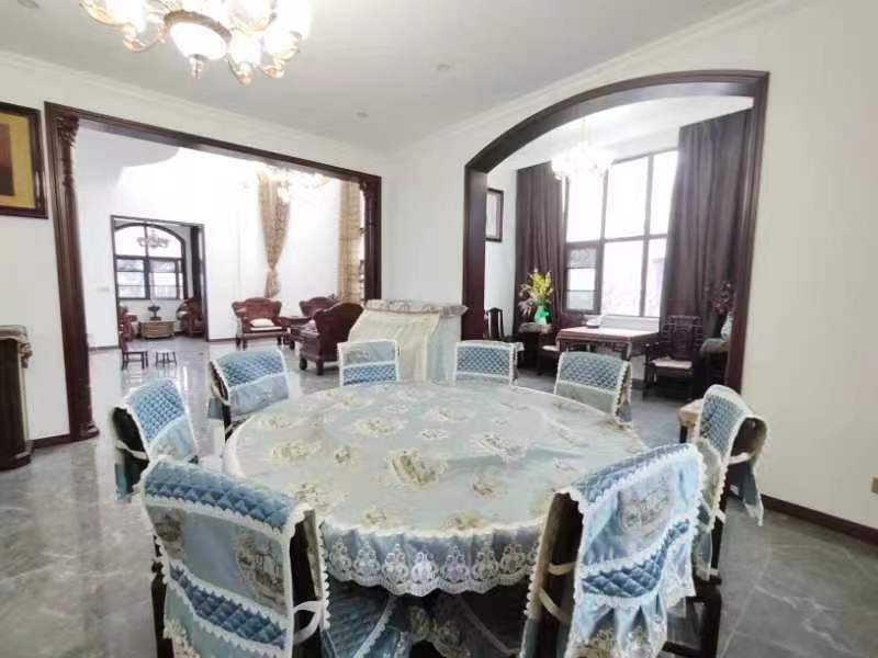 东郊庄园 8室3厅5卫 854.26m&sup2;