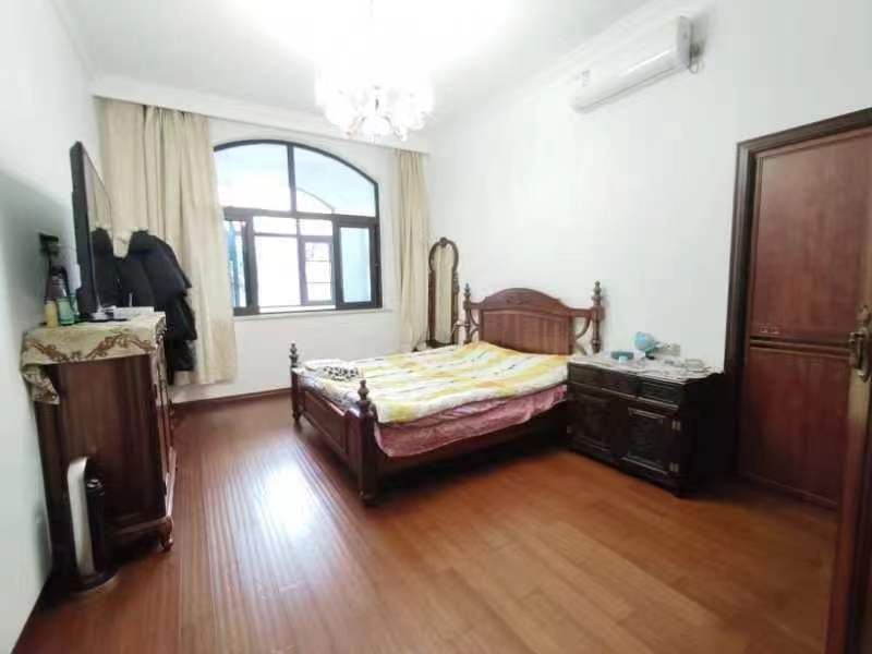 东郊庄园 8室3厅5卫 854.26m&sup2;