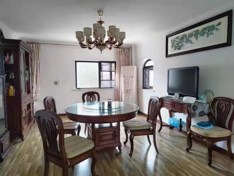 东郊庄园 8室3厅5卫 854.26m&sup2;