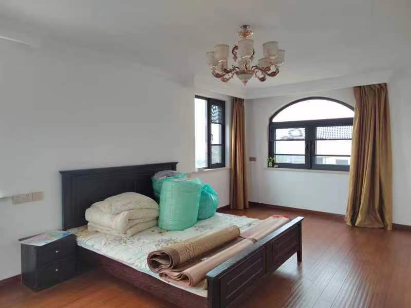 东郊庄园 8室3厅5卫 854.26m&sup2;