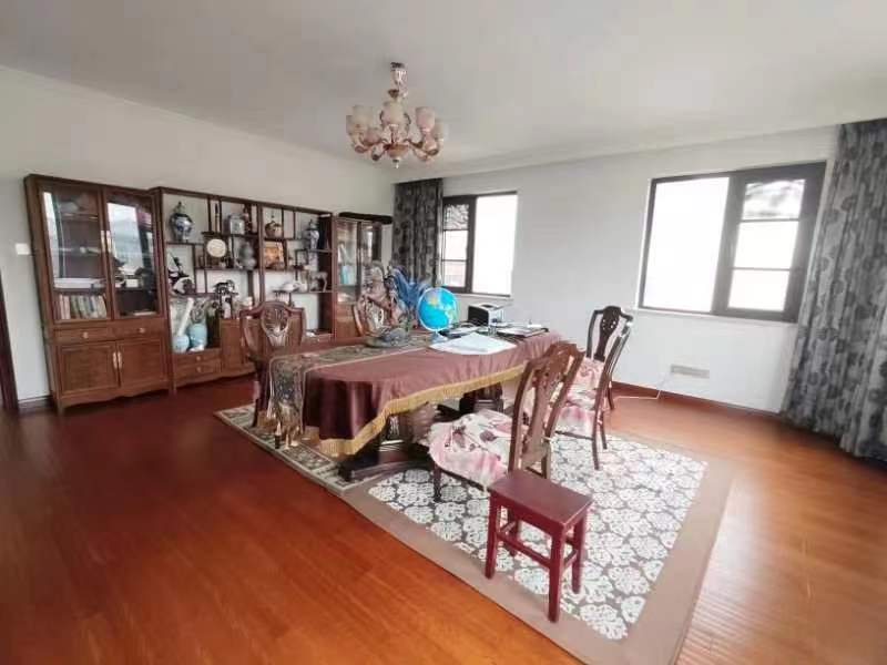 东郊庄园 8室3厅5卫 854.26m&sup2;